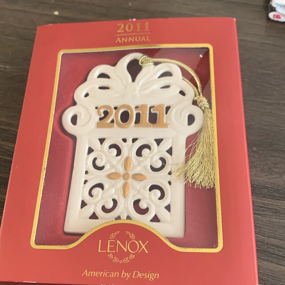 Lenox 2011 Annual Ornament